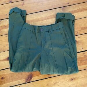 A new day olive green khakis size 8 with pockets and elastic waist